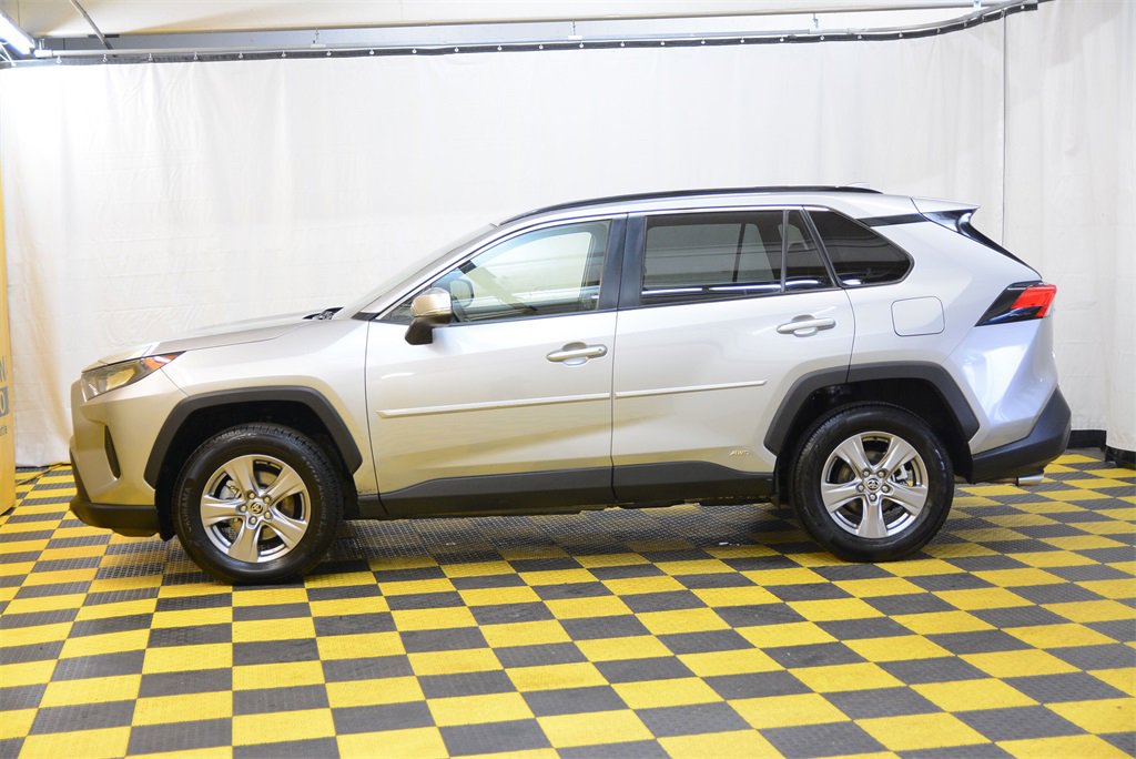 Used 2022 Toyota RAV4 LE image 7