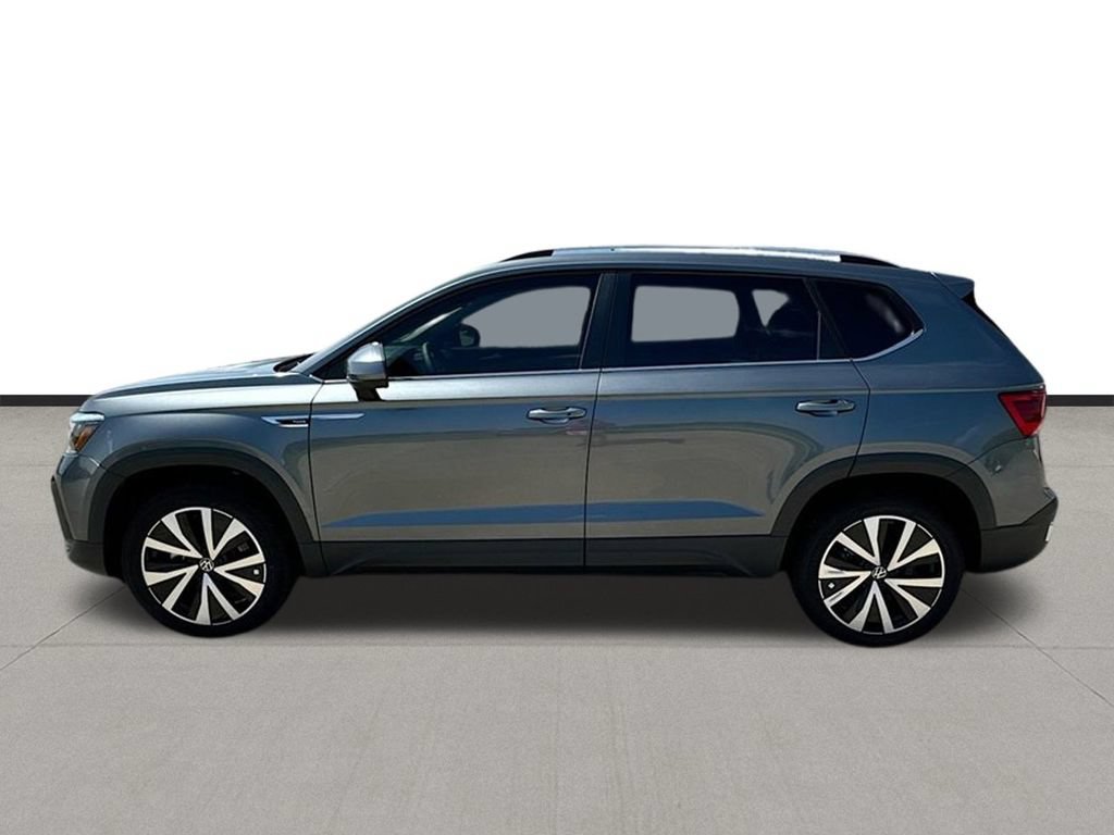 Used 2024 Volkswagen Taos SE FWD image 3