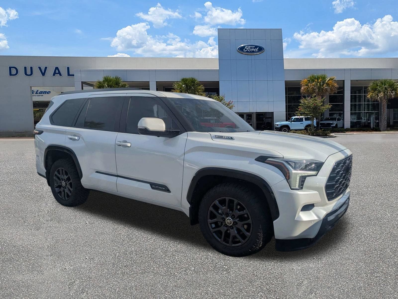 Used 2024 Toyota Sequoia Platinum AWD/4WD image 2