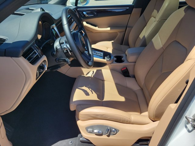 Certified 2023 Porsche Macan AWD/4WD image 23