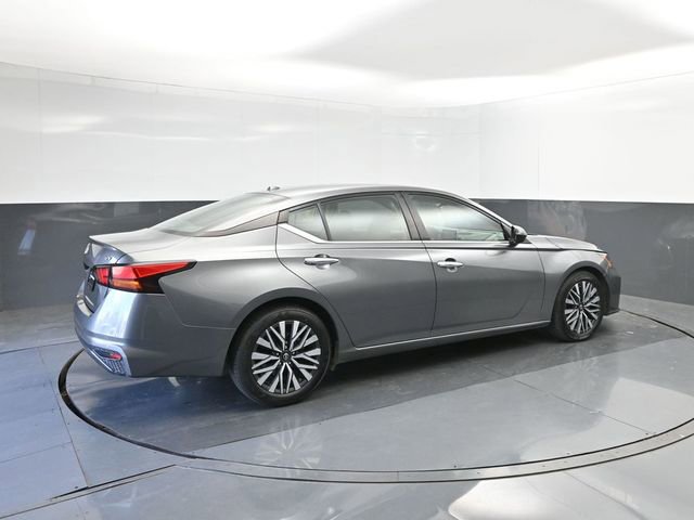 Used 2024 Nissan Altima 2.5 SV image 15
