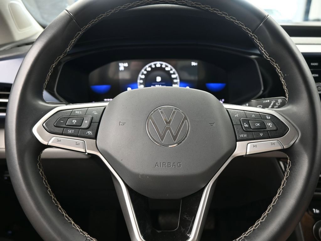 Used 2024 Volkswagen Taos SE image 30