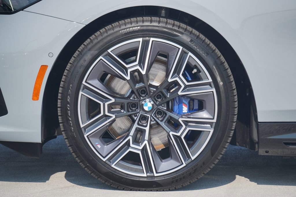 Used 2026 BMW i5 eDrive40 w/ M Sport Package image 5