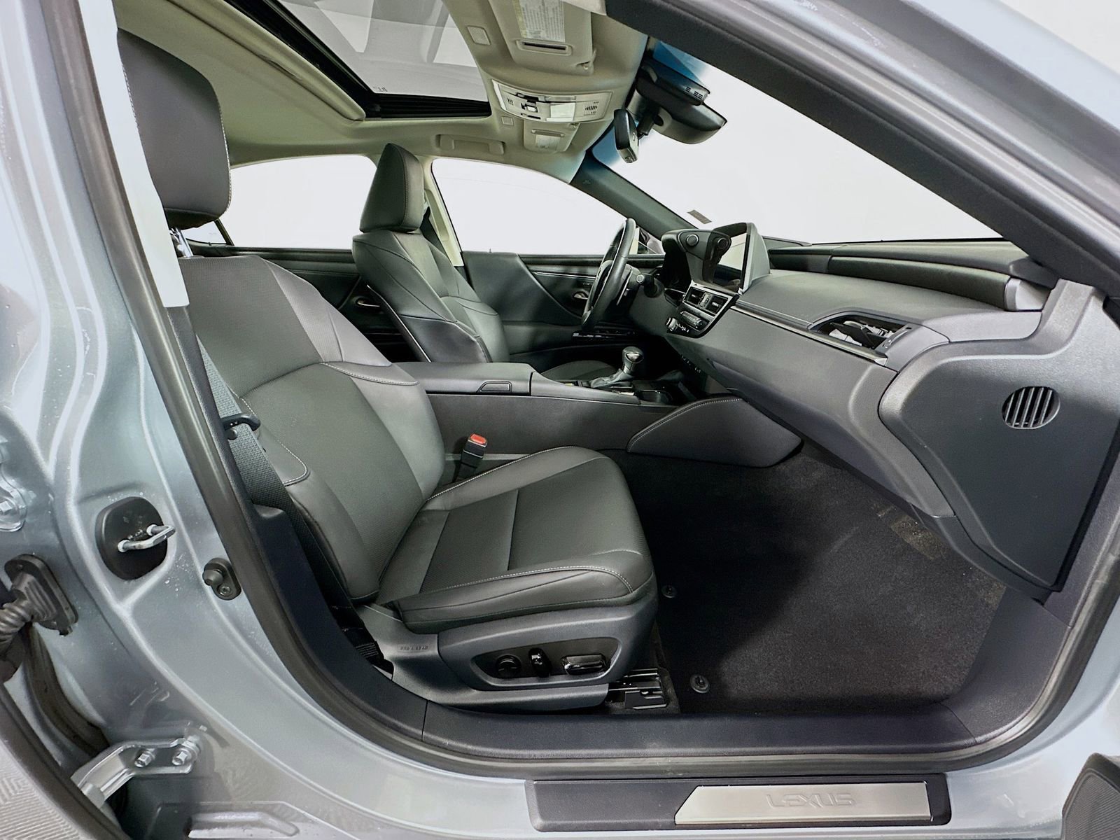 Used 2024 Lexus ES 250 w/ Premium Package image 30