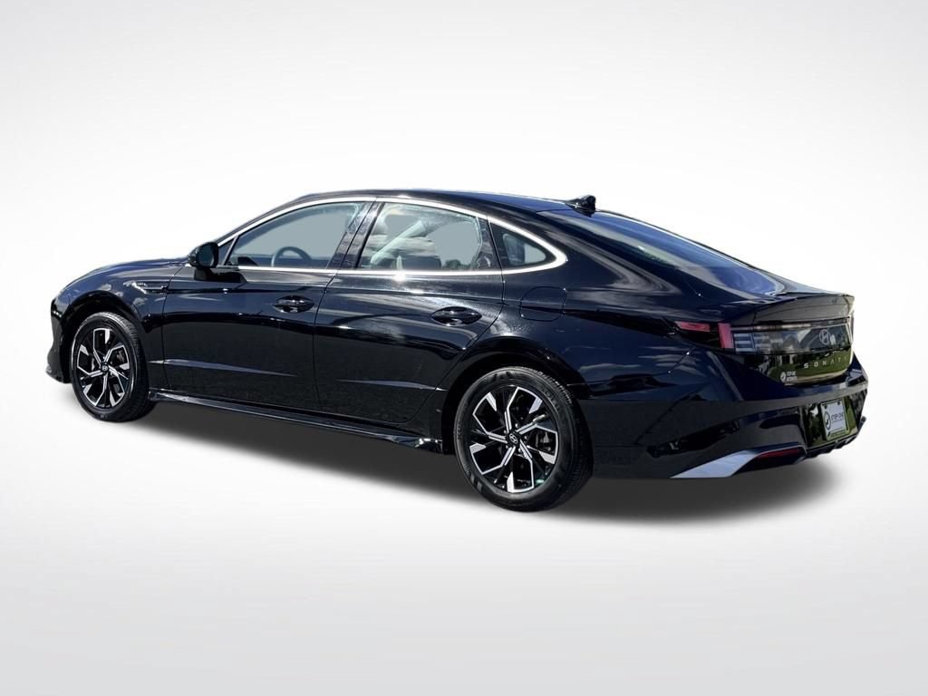 Used 2025 Hyundai Sonata SEL FWD image 4