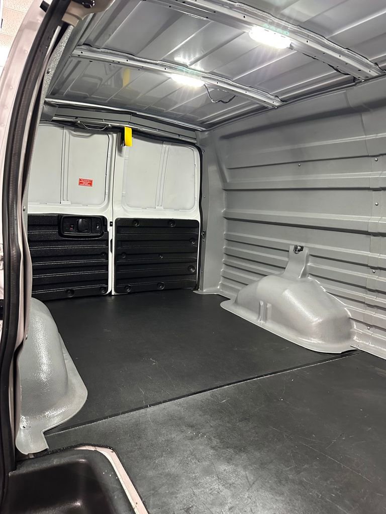Used 2020 Chevrolet Express 2500 image 25