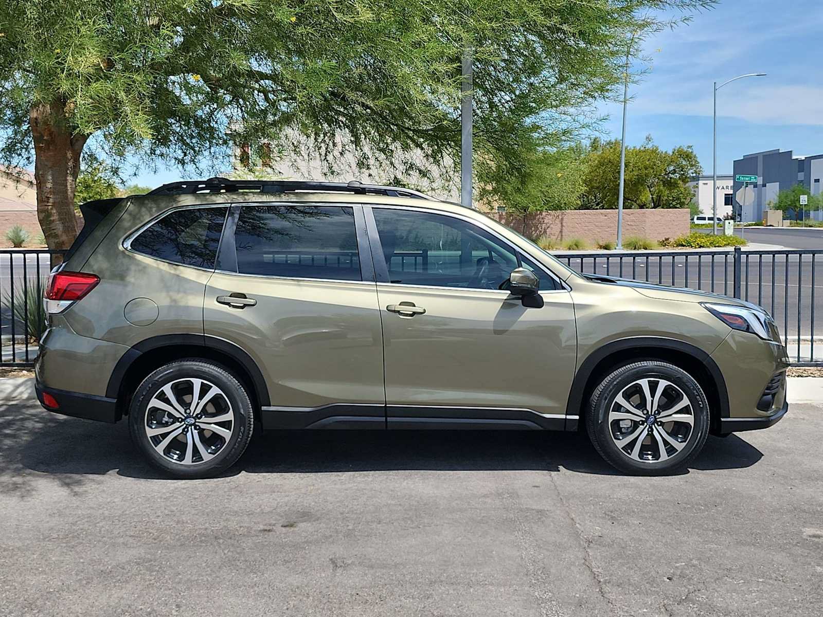 Used 2024 Subaru Forester Limited w/ Pop Package 2 AWD/4WD image 9