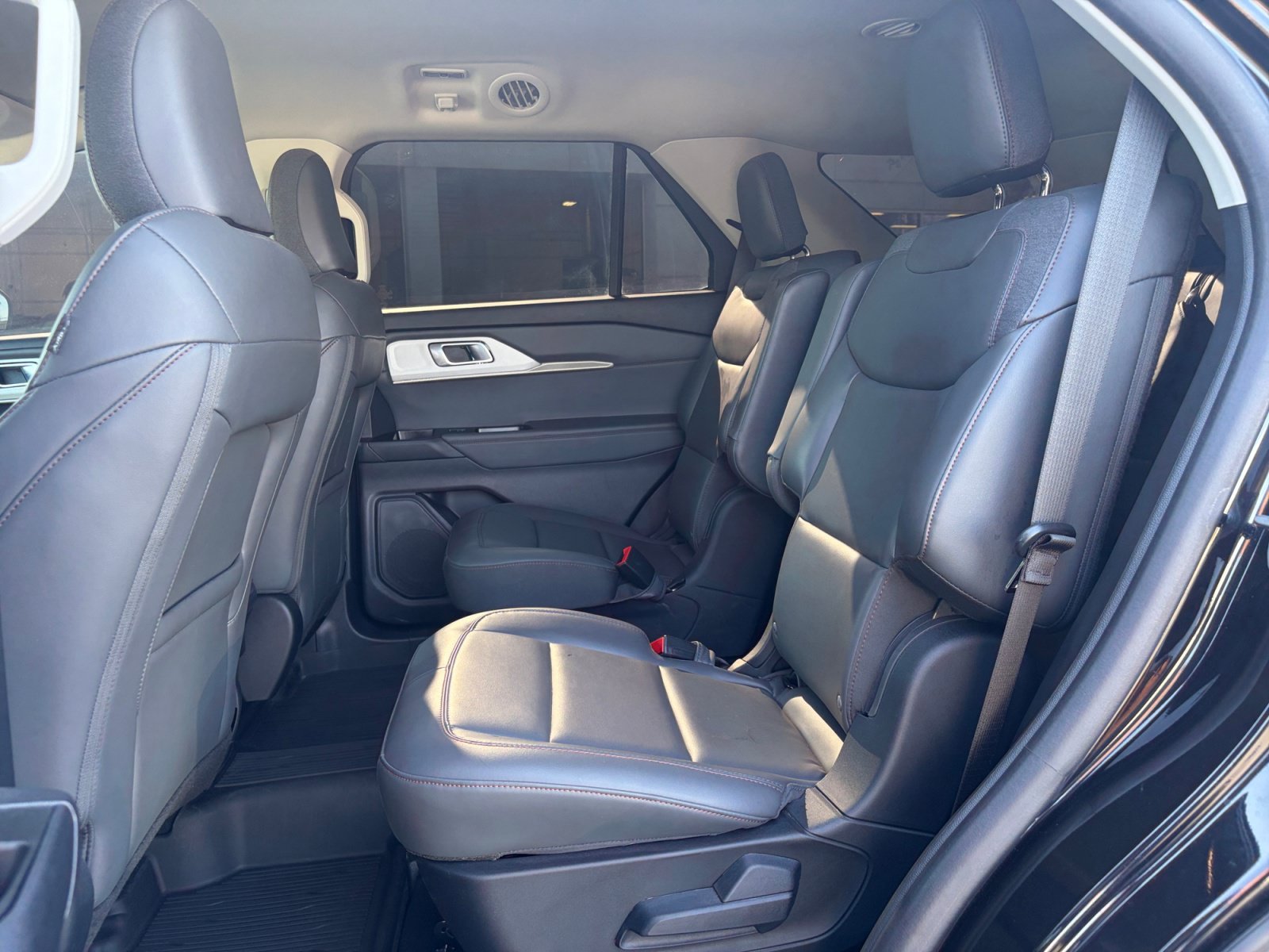 Used 2025 Ford Explorer Active w/ Active Comfort Package AWD/4WD image 26