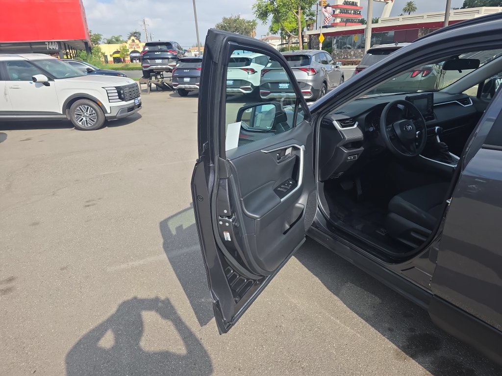 Used 2021 Toyota RAV4 LE w/ Carpet Mat Package (TMS) FWD image 10