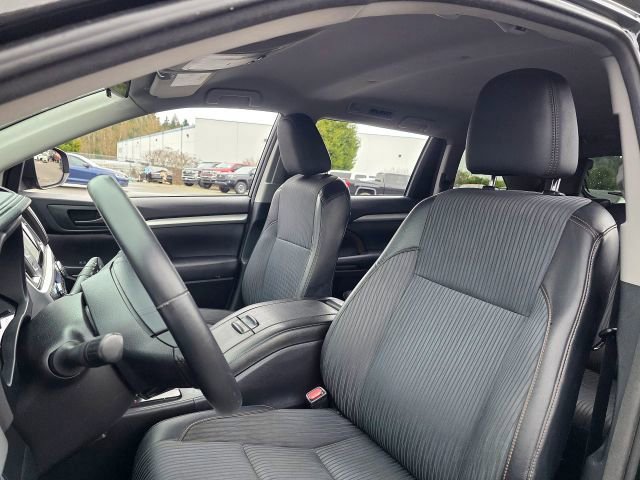 Used 2015 Toyota Highlander LE image 23