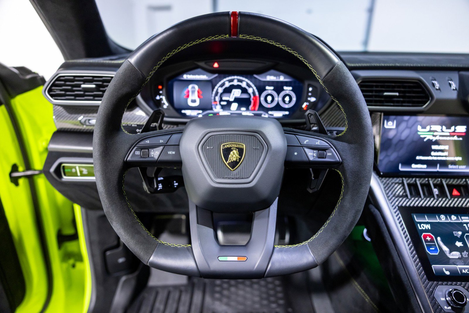 Used 2024 Lamborghini Urus Performante image 42