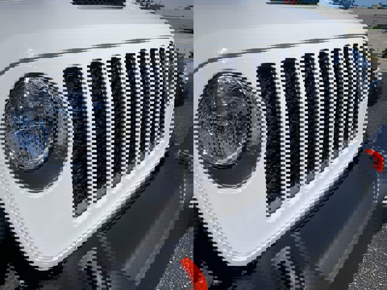 Used 2023 Jeep Gladiator Mojave w/ Cold Weather Group image 31