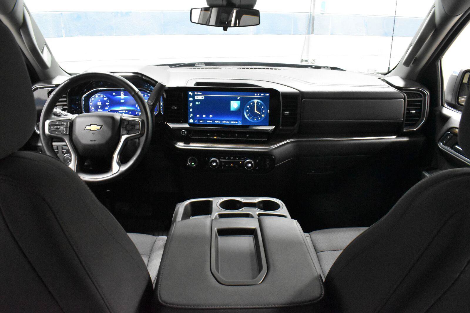 Used 2023 Chevrolet Silverado 1500 LT AWD/4WD image 5