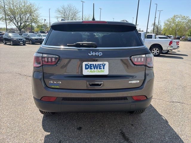Used 2018 Jeep Compass Latitude w/ Popular Equipment Group AWD/4WD image 4