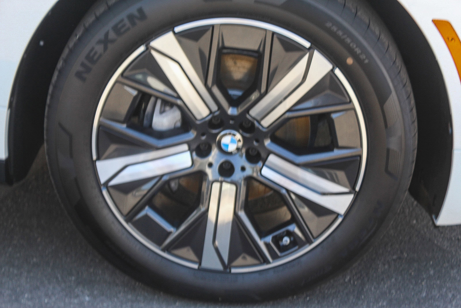 New 2026 BMW iX xDrive60 image 10