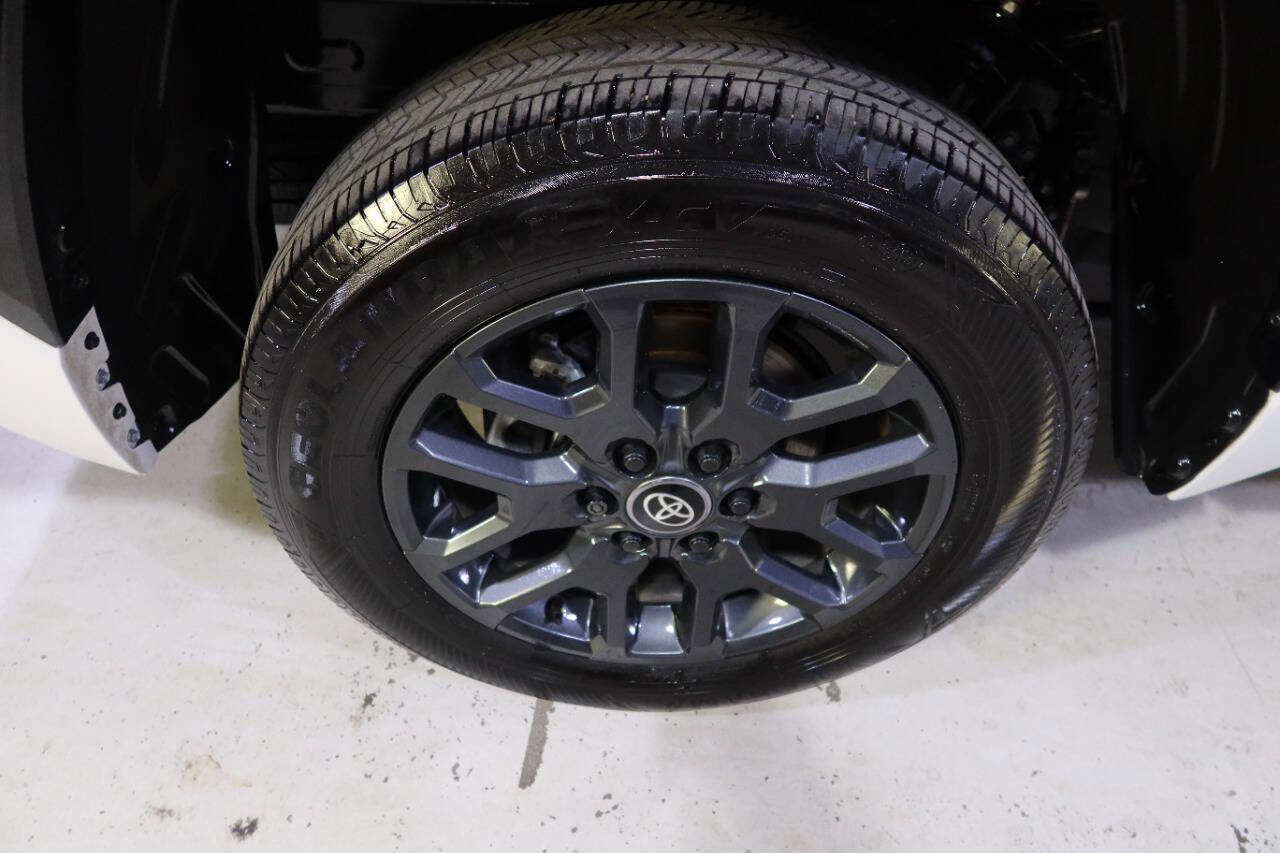 Used 2025 Toyota Tundra Platinum AWD/4WD image 40