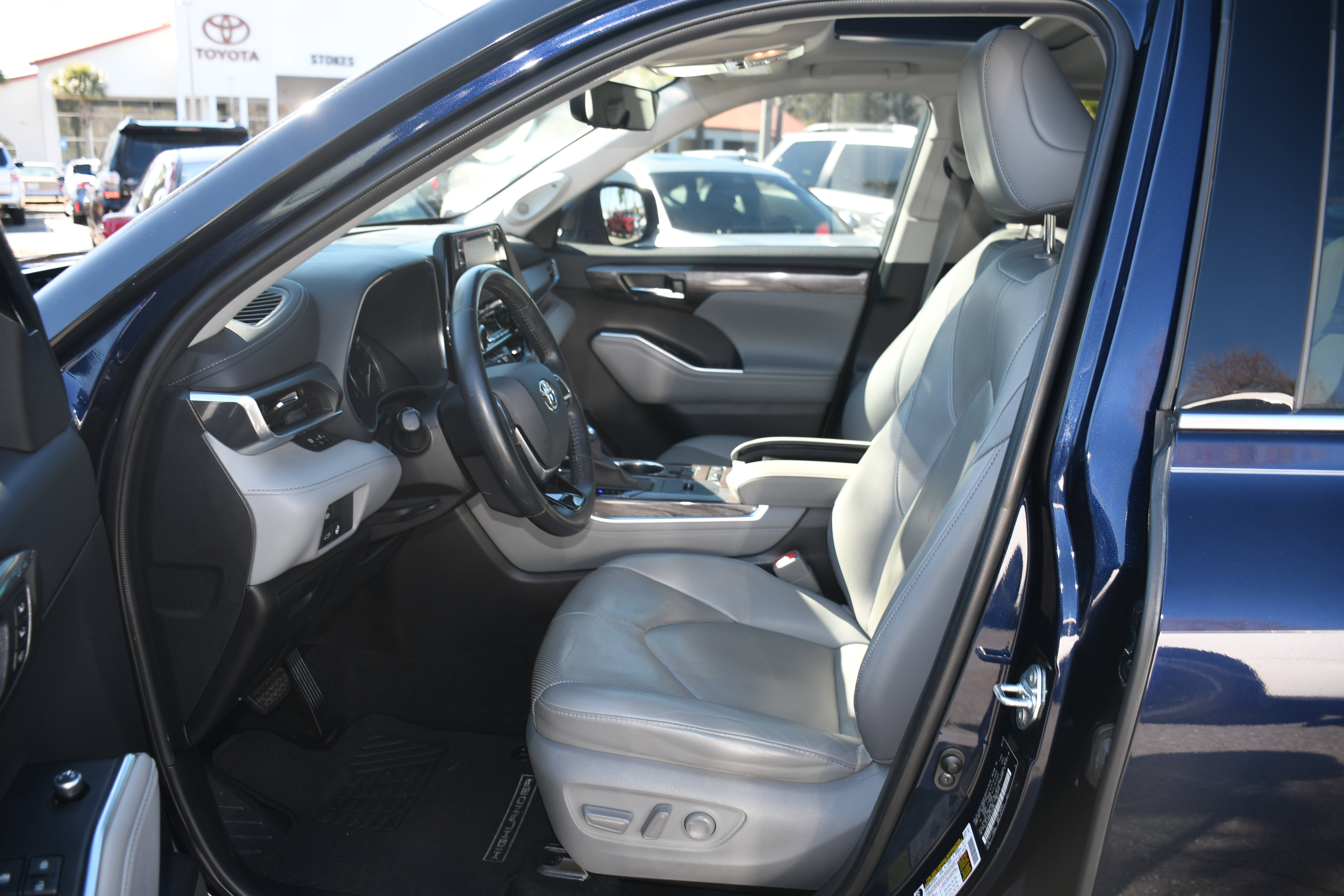 Used 2020 Toyota Highlander Limited image 8