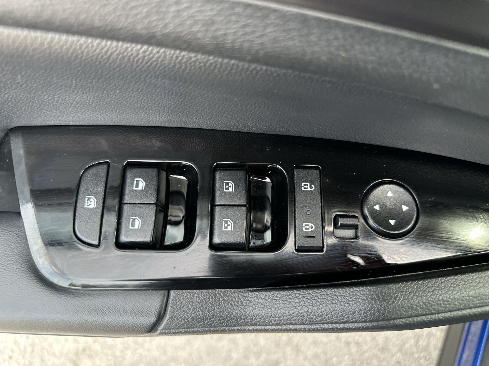 Used 2024 Kia Sportage EX FWD image 15
