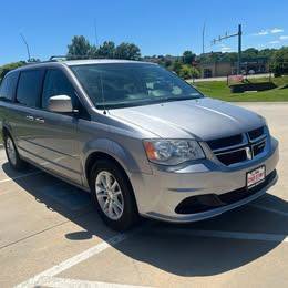 Used 2018 Dodge Grand Caravan SXT FWD image 2