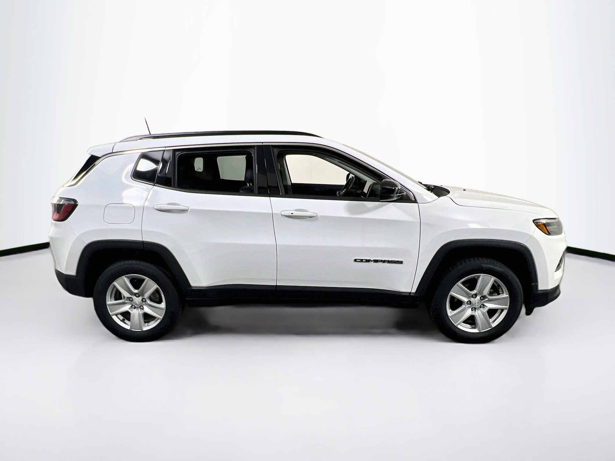 Used 2022 Jeep Compass Latitude w/ Convenience Group AWD/4WD image 4