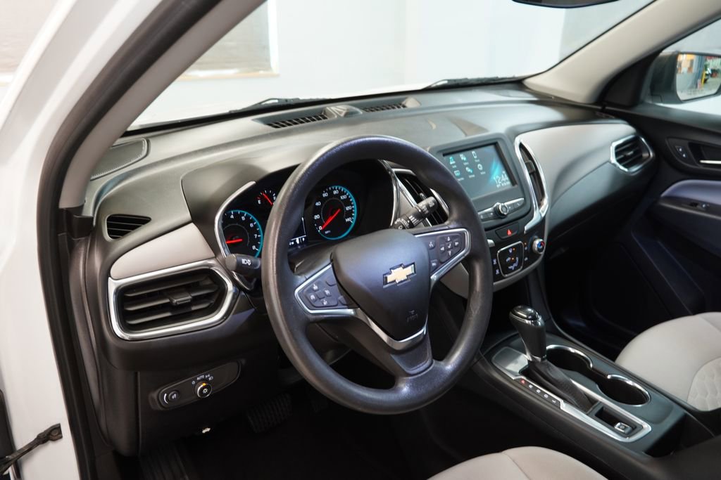 Used 2018 Chevrolet Equinox LS w/ LPO, Blackout Package FWD image 6