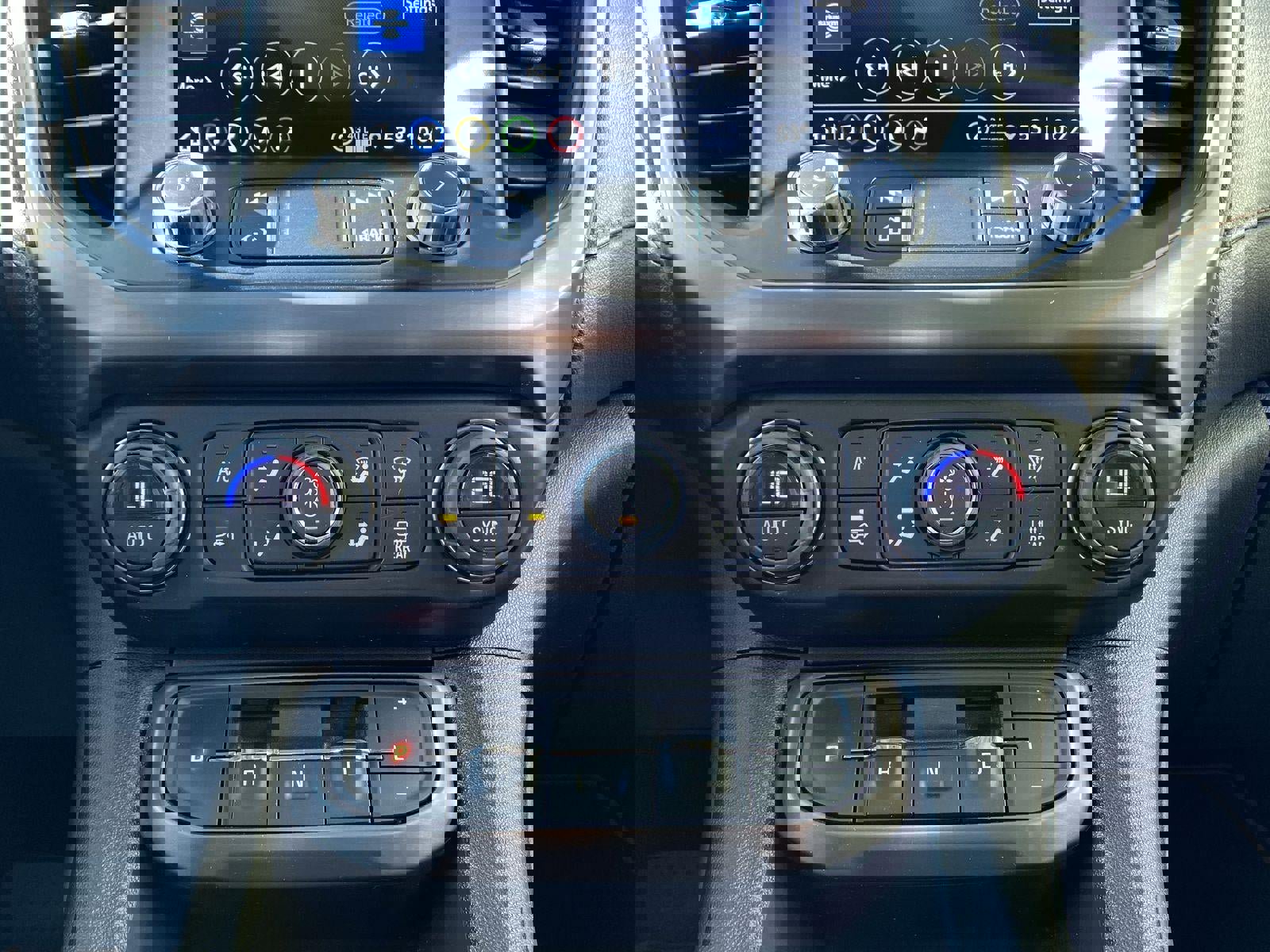 Used 2023 GMC Acadia AT4 image 3