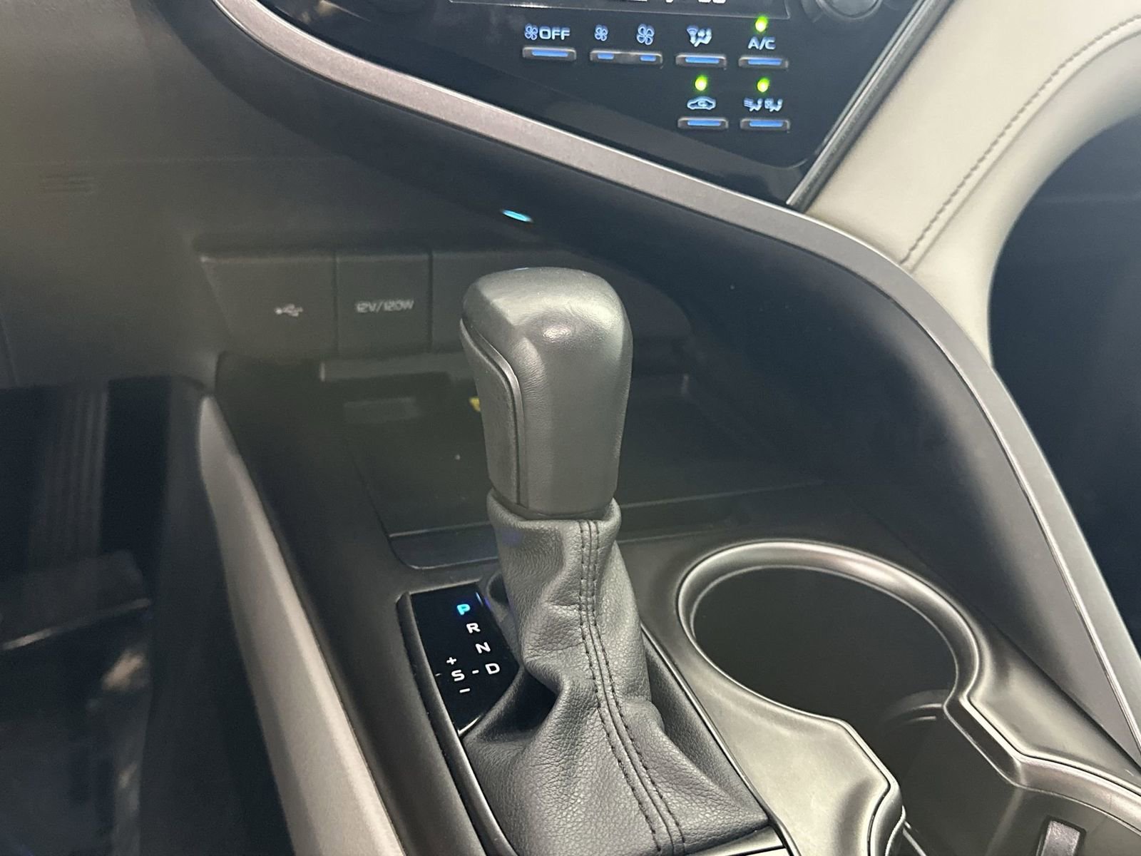 Used 2024 Toyota Camry XSE w/ Navigation Package image 20