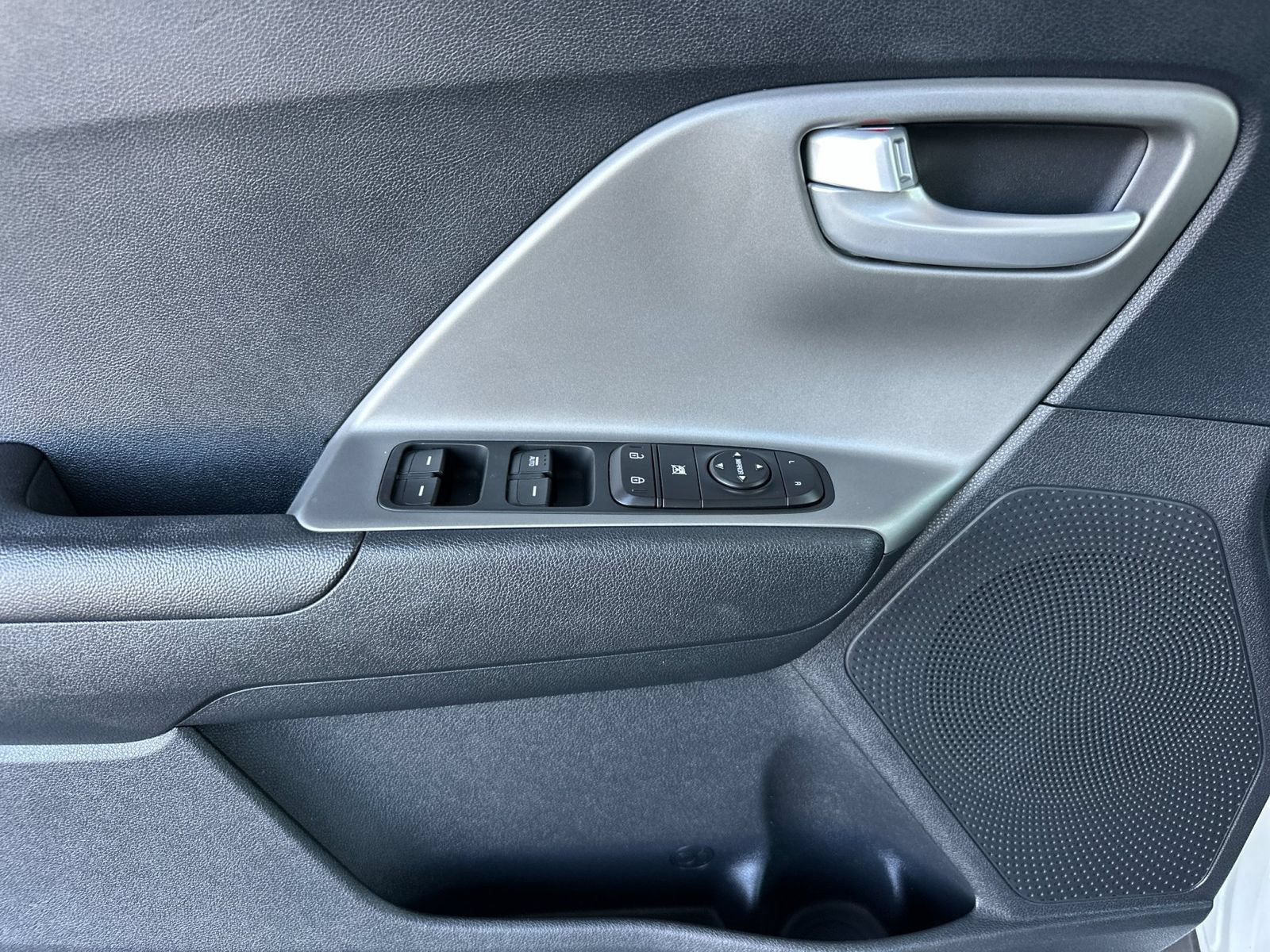 Used 2019 Kia Niro LX FWD image 11