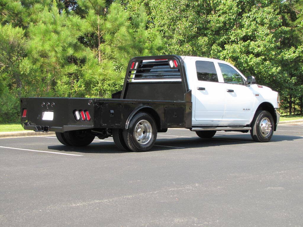 Used 2022 RAM 3500 Tradesman w/ Chrome Appearance Group AWD/4WD image 6