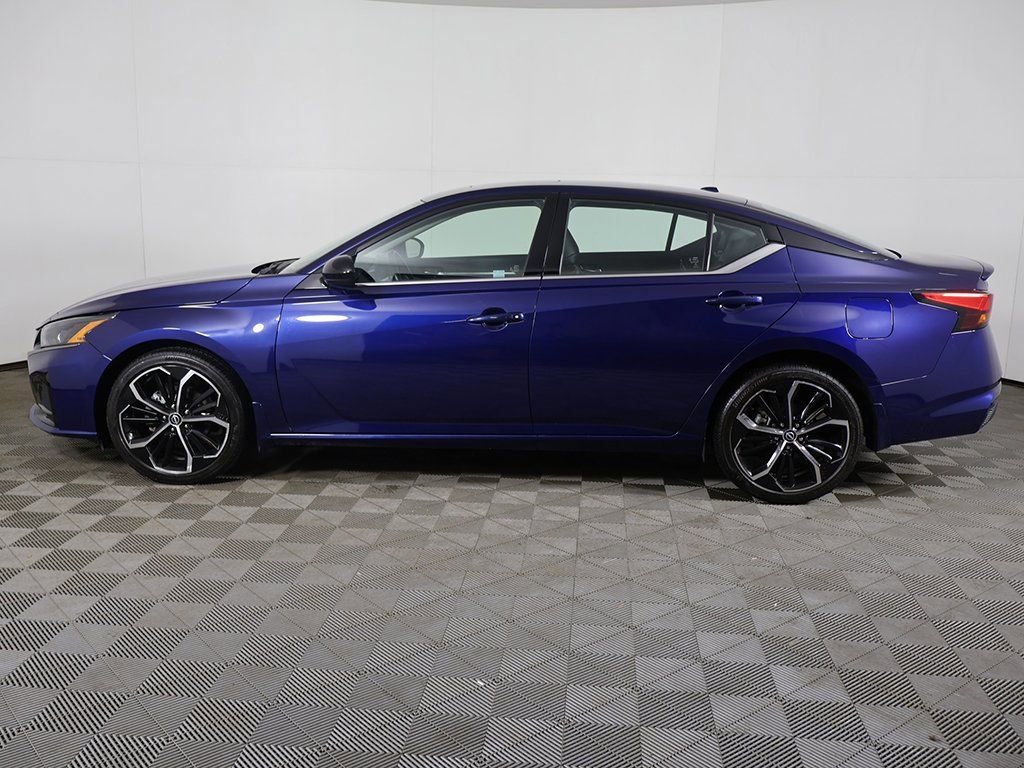 Used 2024 Nissan Altima 2.5 SR w/ SR Premium Package AWD/4WD image 17