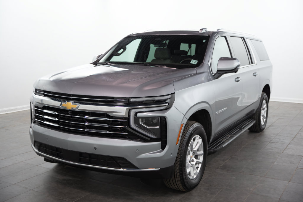 Used 2026 Chevrolet Suburban LT AWD/4WD image 4