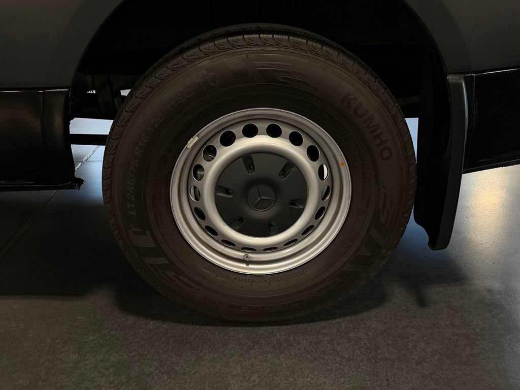 Used 2025 Mercedes-Benz Sprinter 2500 image 11