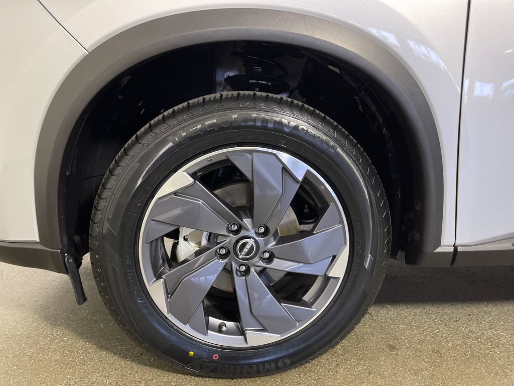 Used 2025 Nissan Rogue SV FWD image 11
