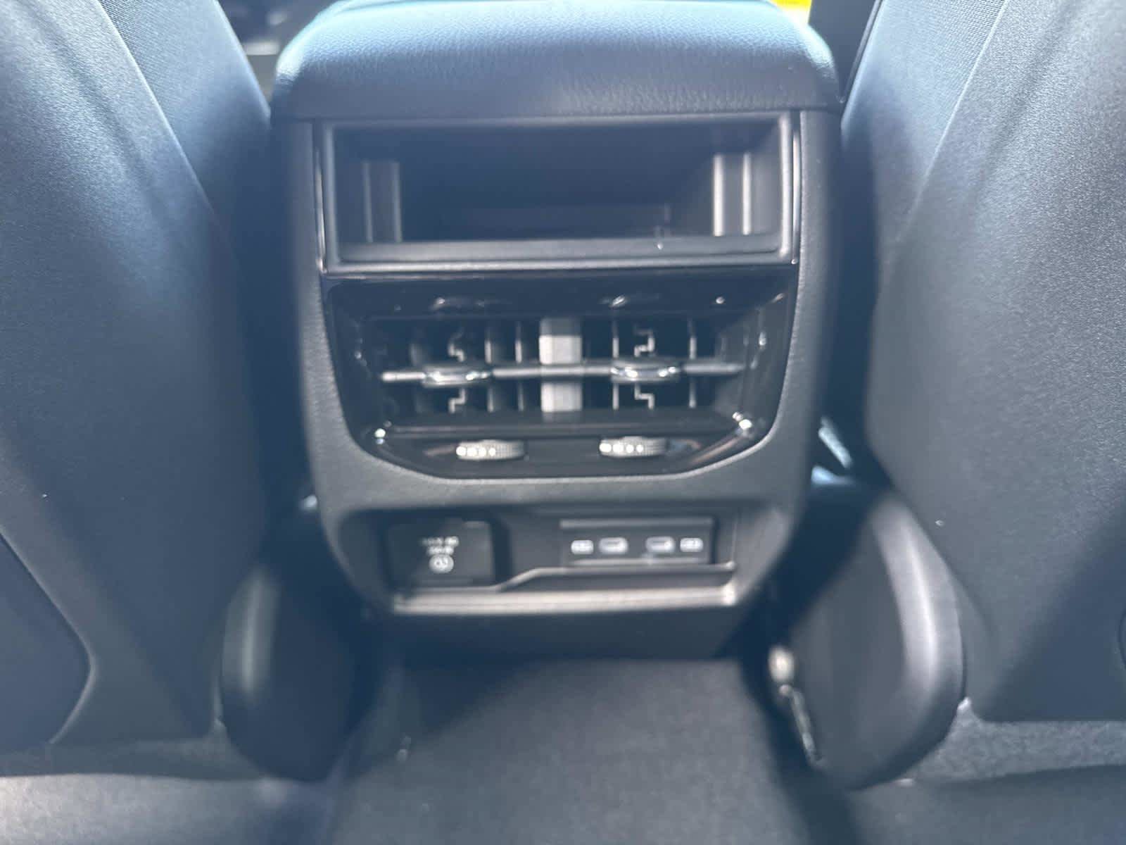 New 2026 Jeep Grand Cherokee Altitude RWD image 9