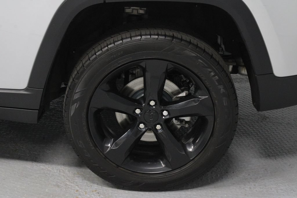 Used 2023 Jeep Grand Cherokee Altitude AWD/4WD image 18