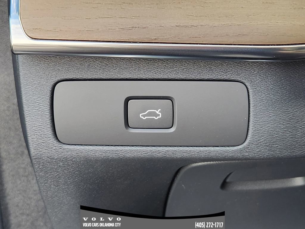 New 2026 Volvo XC90 B6 Plus w/ Protection Package Premier image 21