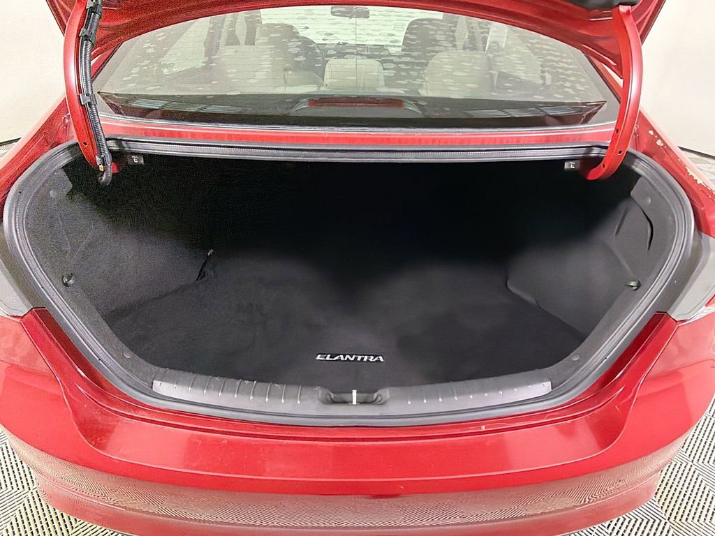 Used 2018 Hyundai Elantra SE w/ Cargo Package FWD image 23