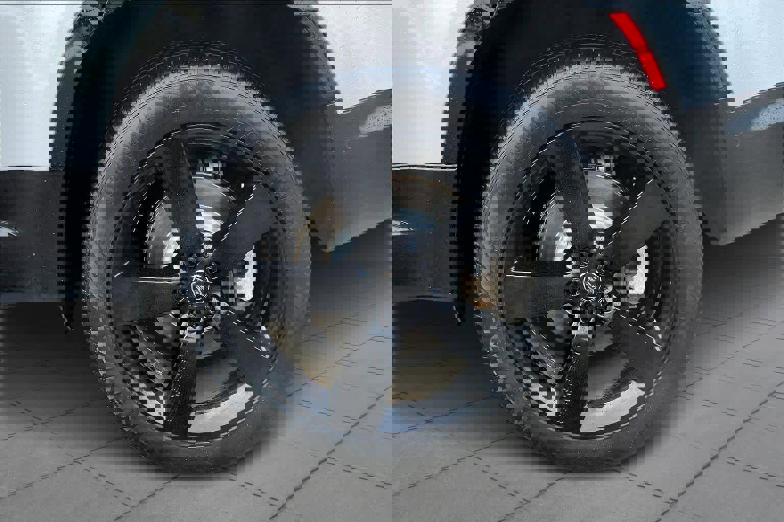 Certified 2023 Land Rover Defender 130 X-Dynamic SE image 18