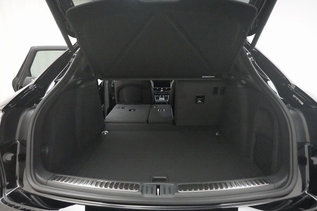 Certified 2026 Porsche Macan image 34