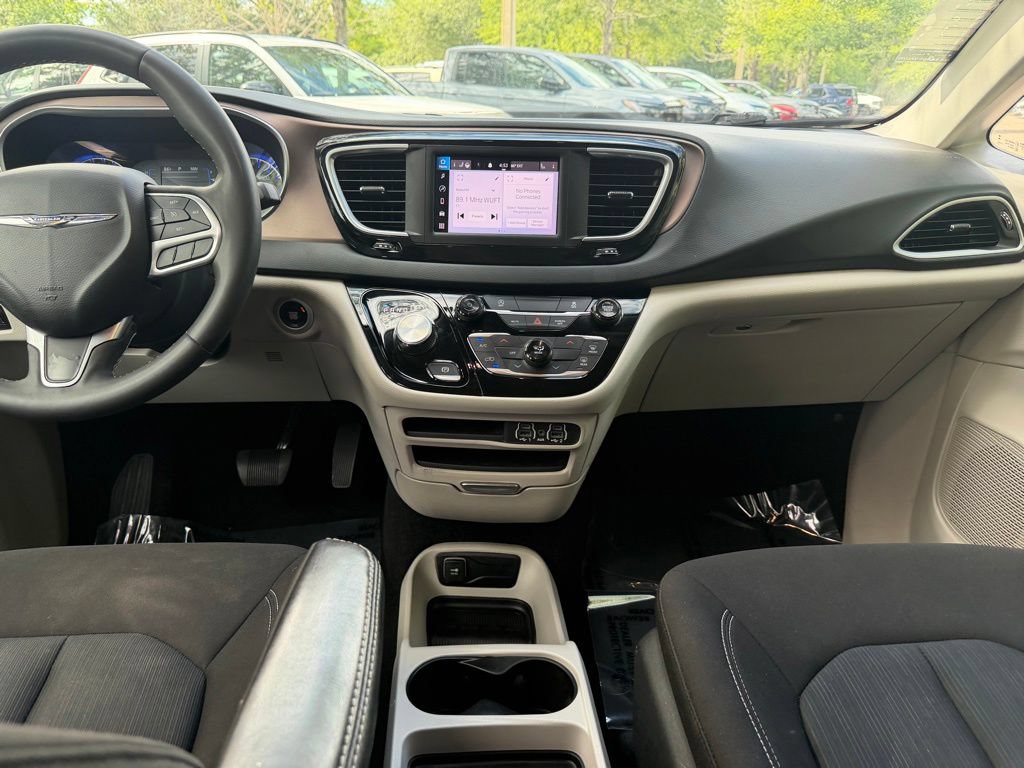 Used 2023 Chrysler Voyager LX FWD image 11