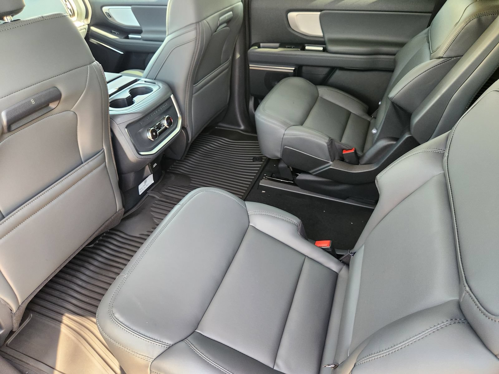 New 2027 Ford Expedition Max Active RWD image 24