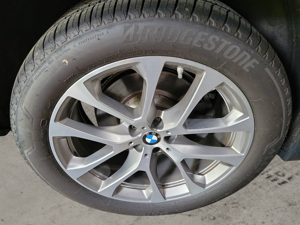 Used 2022 BMW X5 xDrive40i w/ Premium Package AWD/4WD image 12