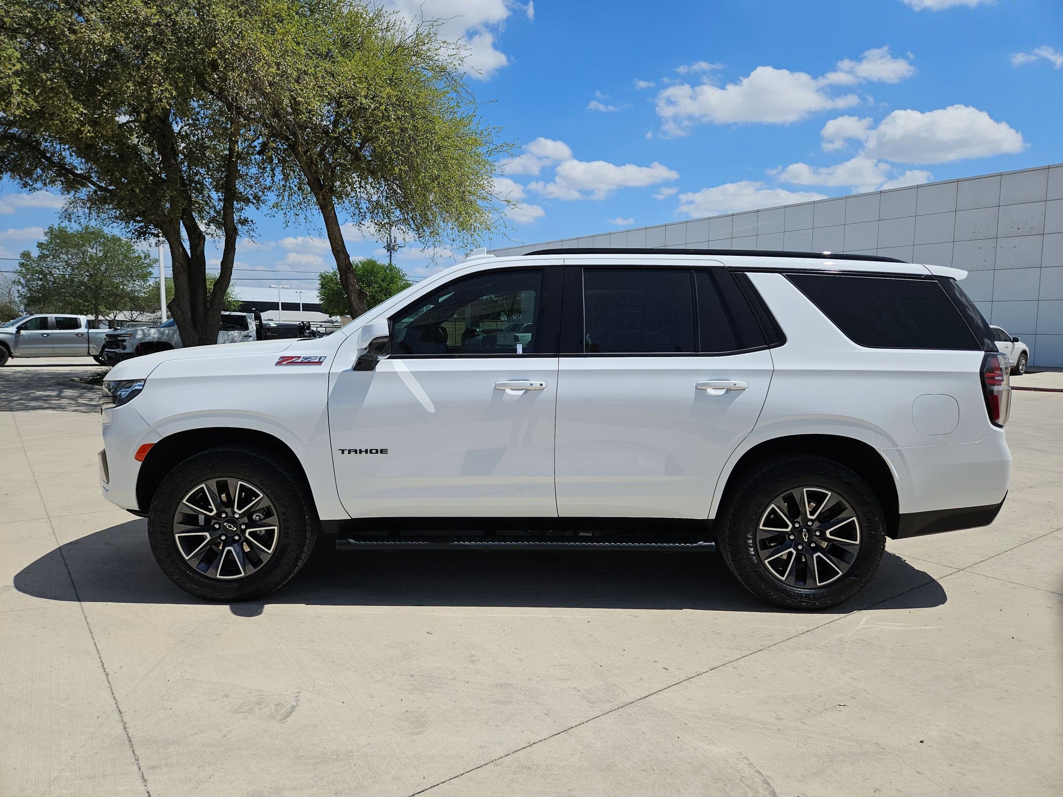 Certified 2024 Chevrolet Tahoe Z71 w/ Luxury Package image 6
