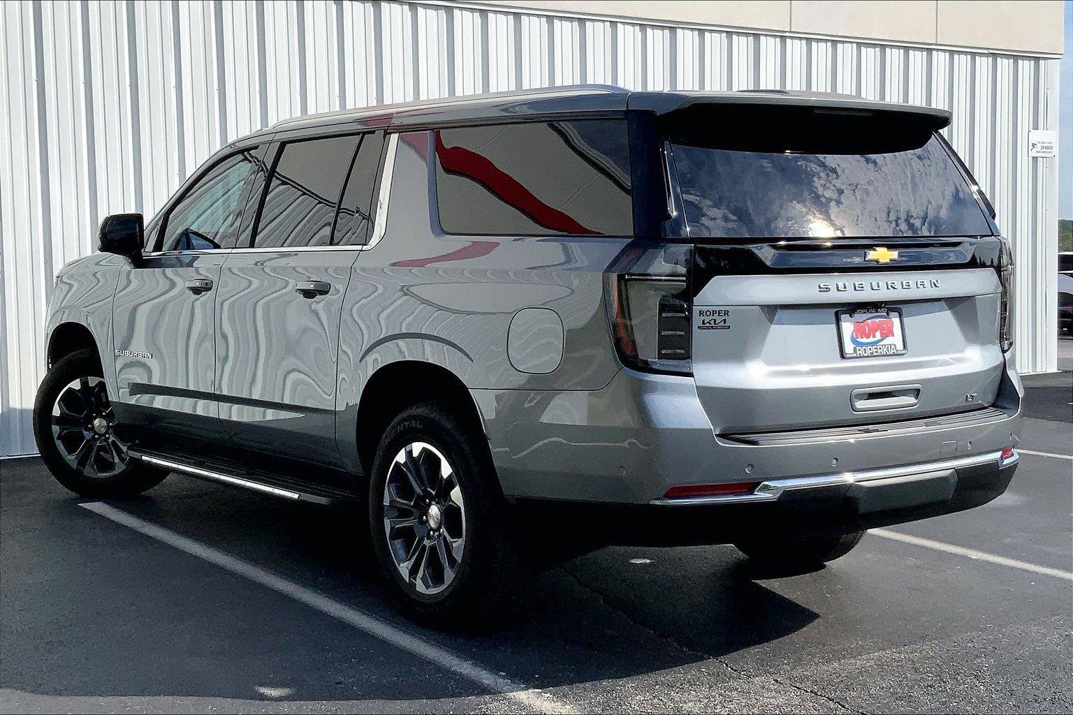 Used 2026 Chevrolet Suburban LT w/ Comfort Package AWD/4WD image 10