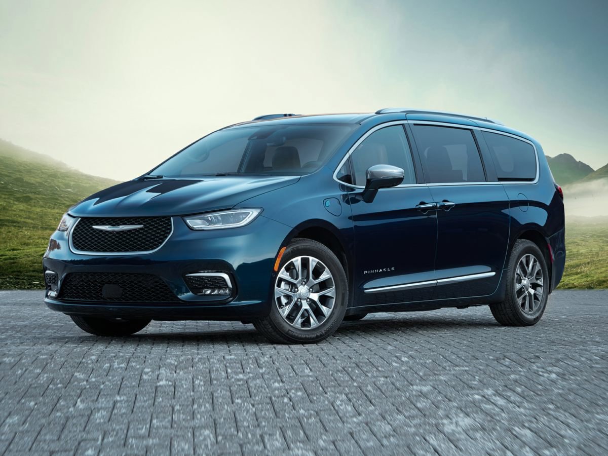 Used 2022 Chrysler Pacifica Touring-L w/ Uconnect Theater Family Group image 1