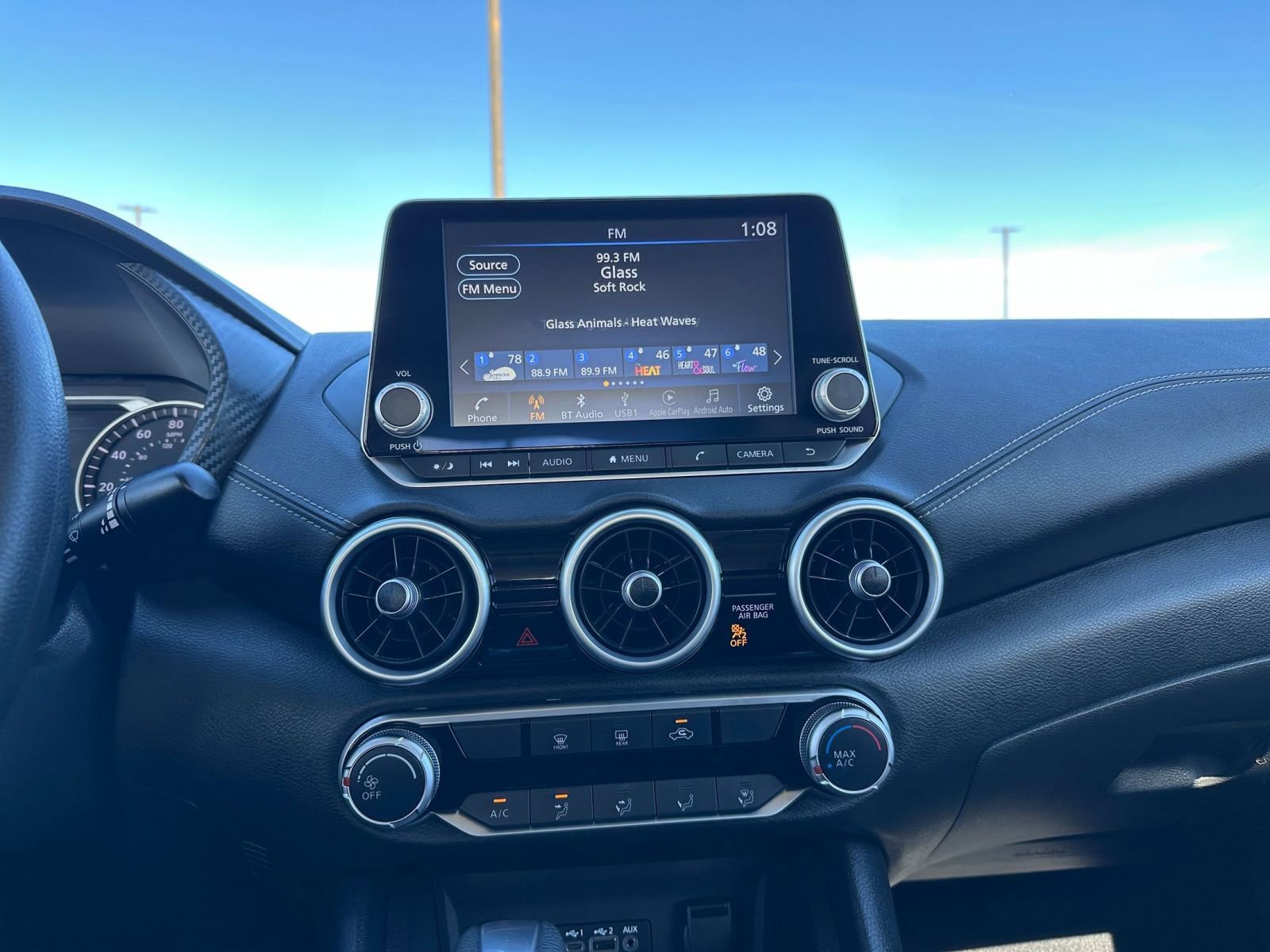 Used 2025 Nissan Sentra SV image 17