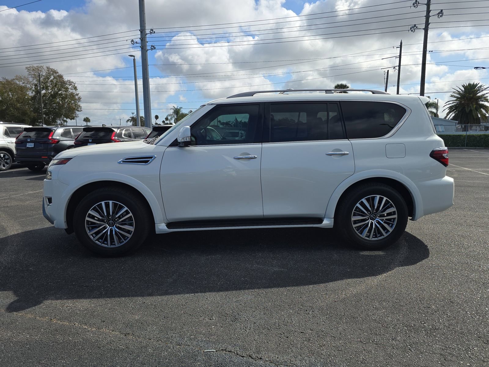 Used 2023 Nissan Armada SL w/ Captain's Chairs Package image 6