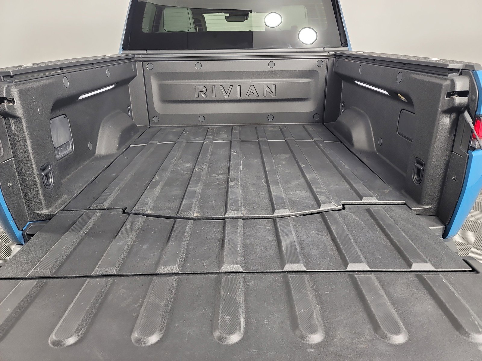 Used 2023 Rivian R1T Adventure image 16