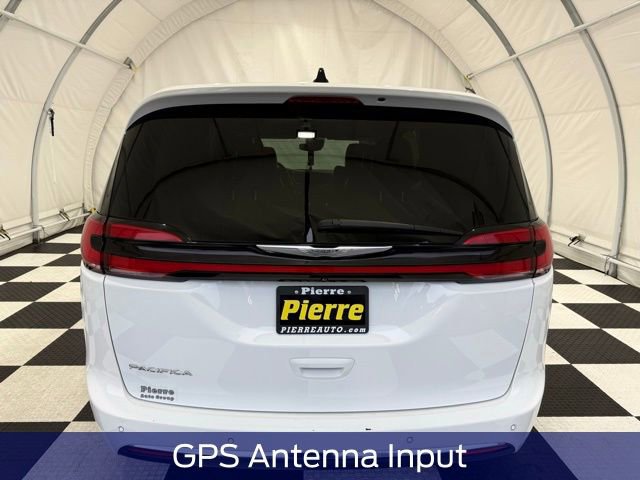 Used 2023 Chrysler Pacifica Touring-L image 3