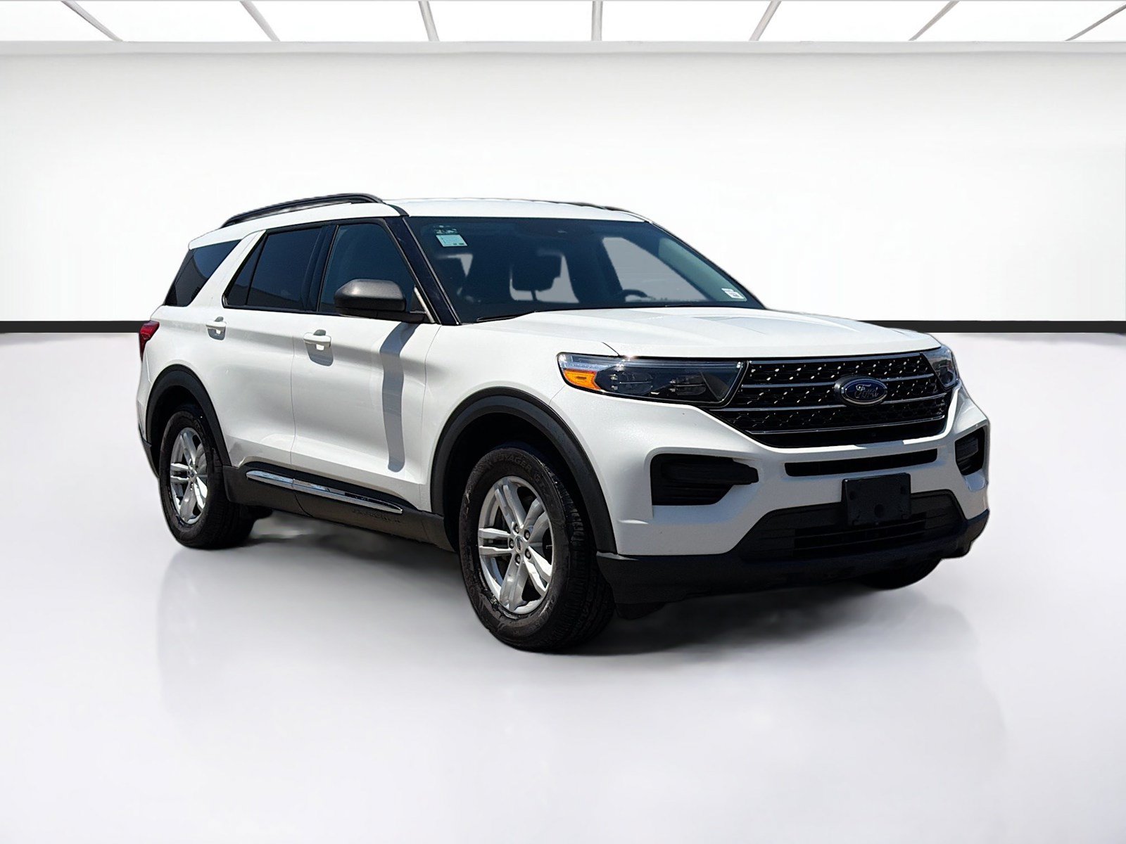 Used 2023 Ford Explorer XLT RWD image 3